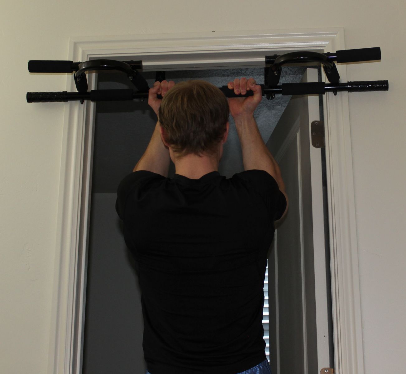 close grip pull-ups